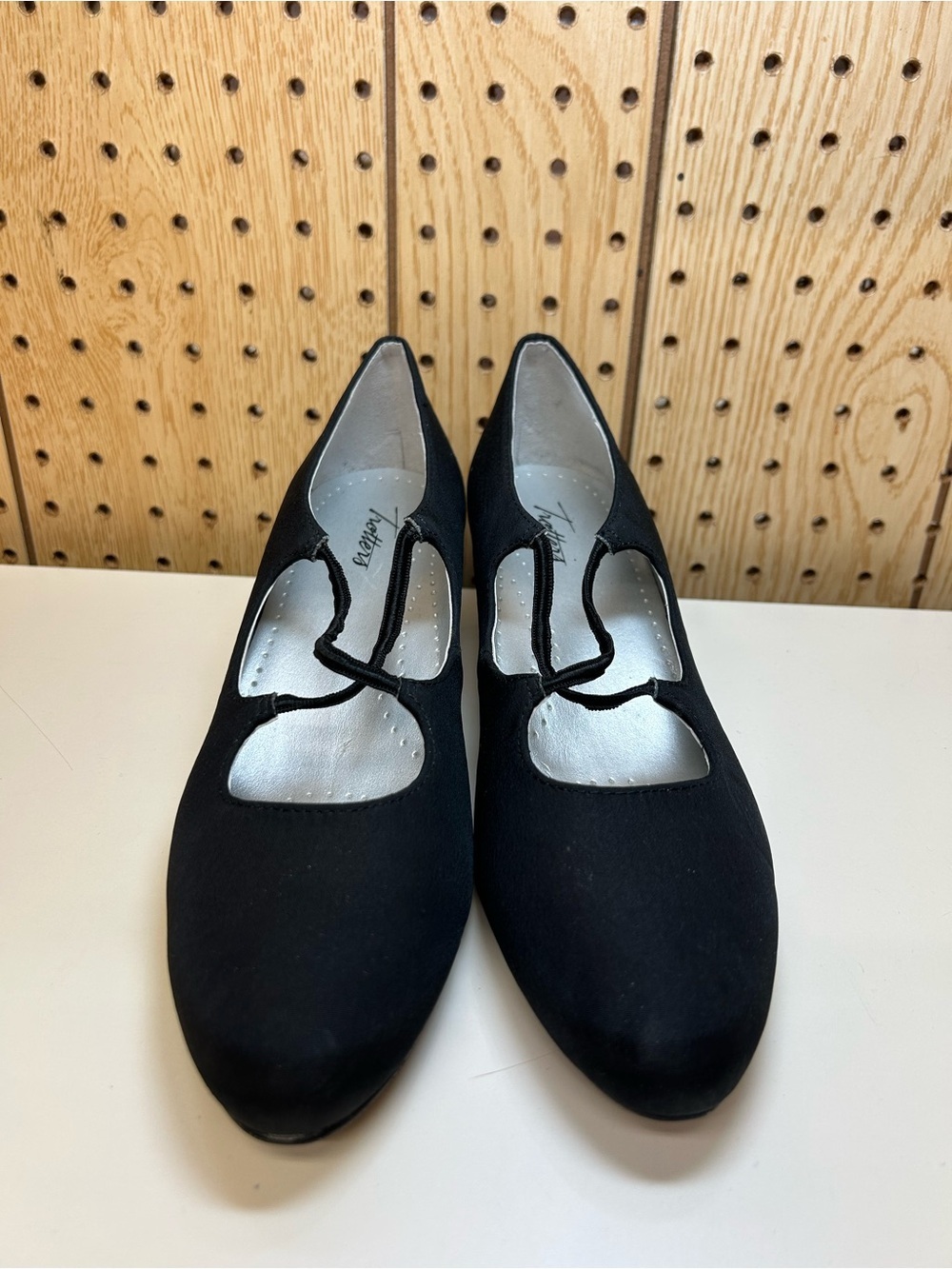 Trotters Black Jamie Microfiber Pumps